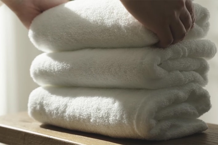 Video of lg dryer drum and white fabrics well dried and organized.