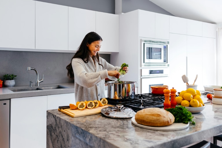 A stylish kitchen with smart technology is a perfect “gift for her” idea that blends elegance and culinary convenience.
