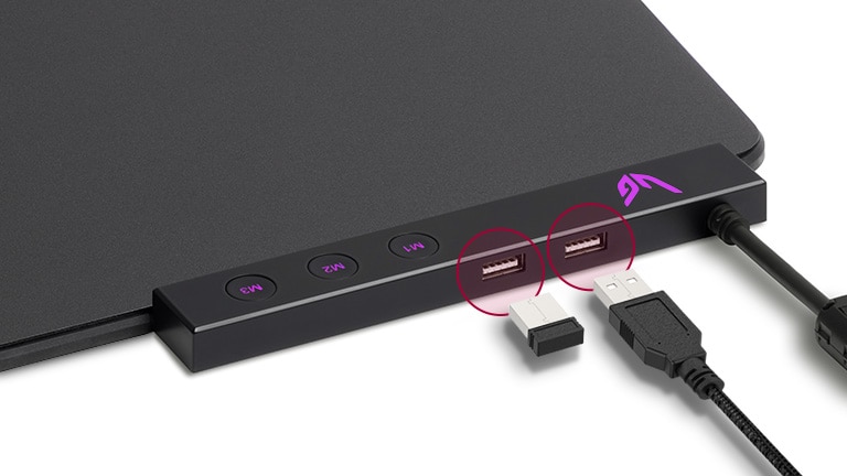 UltraGear ™ Gaming pad with built-in USB Hub.