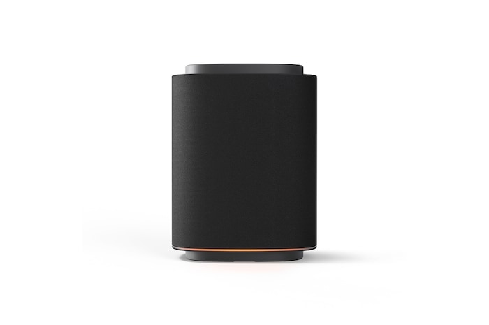 front view of the sound suite M5 on a white background with a slight shadow underneath