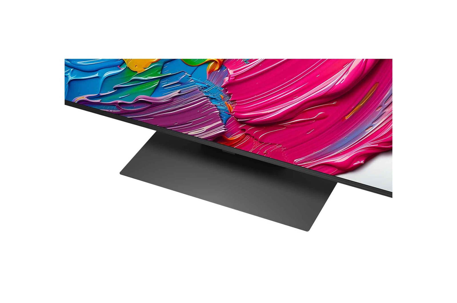 Before and after comparison of how LG 4K Super Upscaling improves image quality. Two panels showing the same image of a colorful bird sitting on a branch in a forest, panel on the right is faded out. The title talks about how 4K Super Upscaling enhances resolution, brightness and clarity. 
