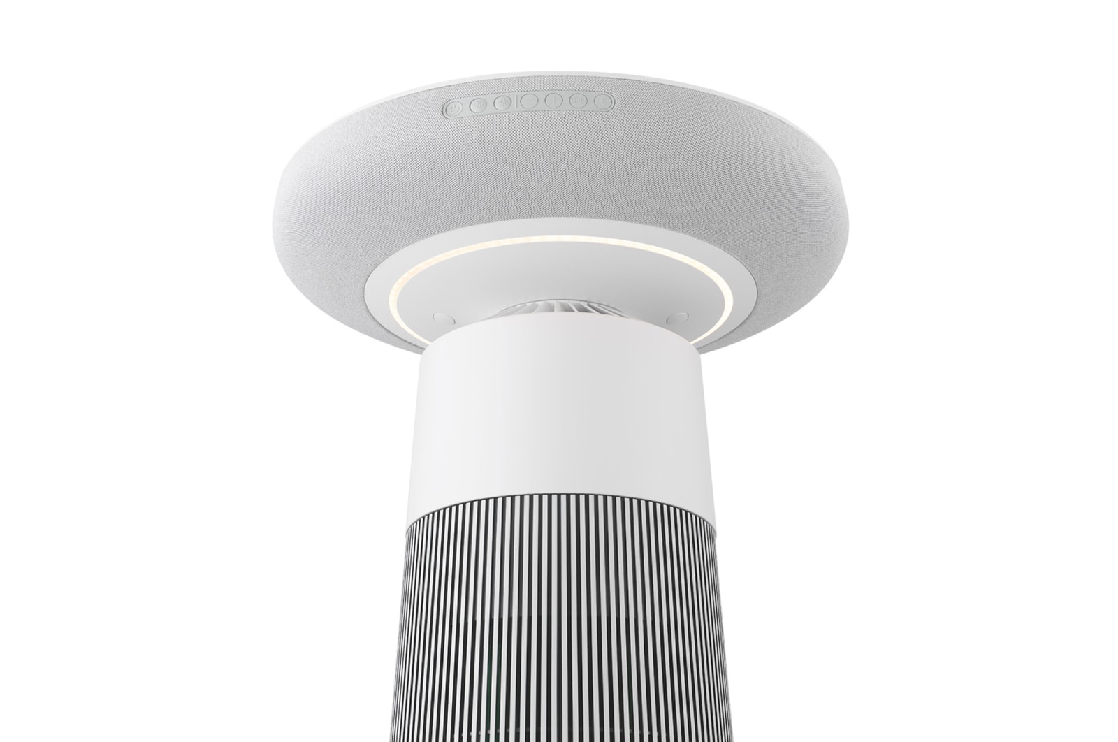 Góc nhìn từ trên xuống của LG PuriCare™ Aerospeaker với tấm sạc không dây hình tròn