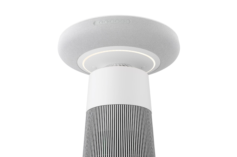 Góc nhìn từ trên xuống của LG PuriCare™ Aerospeaker với tấm sạc không dây hình tròn