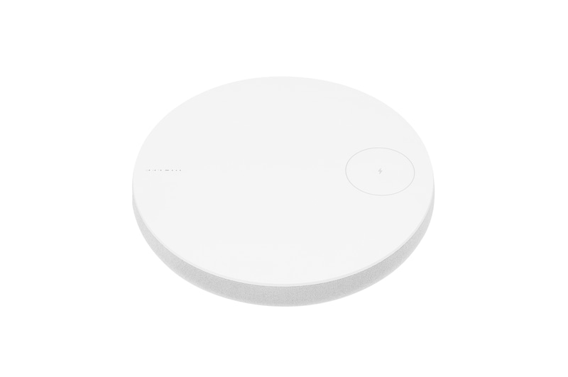 Góc nhìn thấp của mặt dưới LG PuriCare™ Aerospeaker với chi tiết vòng đèn LED