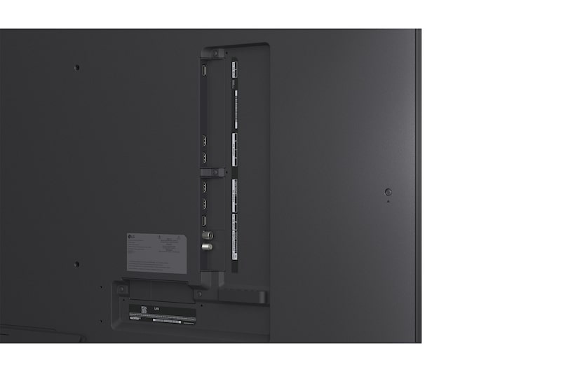 Màn hình LG TV với AI Magic Remote ở phía trước. Nút AI được tô sáng và bong bóng thoại hiển thị văn bản, đề xuất bộ phim tôi thích. Trên màn hình, chúng tôi thấy biểu tượng người dùng E, cho biết cách AI Voice ID có thể xác định người dùng đó là ai và đưa ra các đề xuất được cá nhân hóa chỉ dựa trên giọng nói của họ.