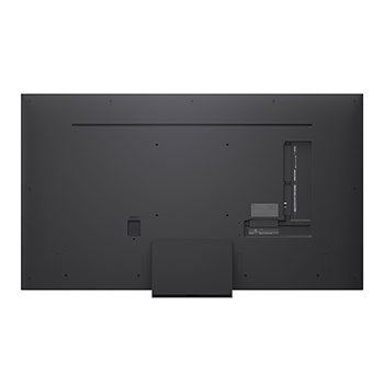 Cô gái và chú chó ngồi trước LG QNED TV gắn tường, bên trên LG Soundbar và đang chiếu hình ba con voi đi tản ra. Tiêu đề nói về cách màn hình lớn khiến mọi hành động trở nên ly kỳ hơn.