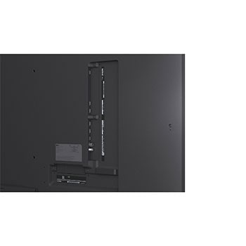 Màn hình LG TV với AI Magic Remote ở phía trước. Nút AI được tô sáng và bong bóng thoại hiển thị văn bản, đề xuất bộ phim tôi thích. Trên màn hình, chúng tôi thấy biểu tượng người dùng E, cho biết cách AI Voice ID có thể xác định người dùng đó là ai và đưa ra các đề xuất được cá nhân hóa chỉ dựa trên giọng nói của họ.