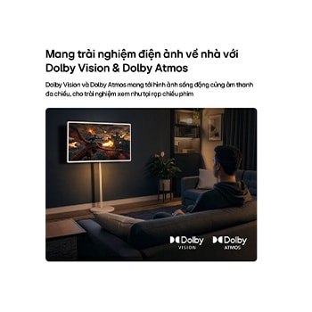Màn hình Giải trí Di động LG StanbyME 2 Max LX6 với Dolby Vision và Dolby Atmos hiển thị cảnh một người đàn ông đang thưởng thức trận chiến giữa những con rồng trong không gian tối, nơi hình ảnh chân thực và âm thanh sống động tạo nên trải nghiệm điện ảnh ngay tại nhà.