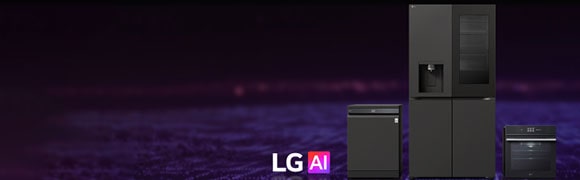 Hình ảnh mặt trước của ba thiết bị nhà bếp LG AI màu đen - máy rửa bát, tủ lạnh có máy cấp nước và lò nướng gắn tường - được đặt trên nền kỹ thuật số theo chủ đề AI, với logo 'LG AI' ở bên trái.