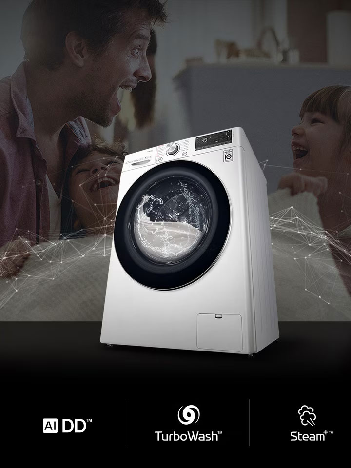 Máy giặt hoạt động trên hình ảnh nền cha và con gái đang cười.