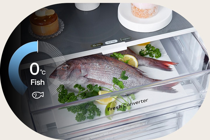 Đồng hồ tròn hiển thị 0°C, cùng với cá tươi được bảo quản trong ngăn FRESHConverter+™.