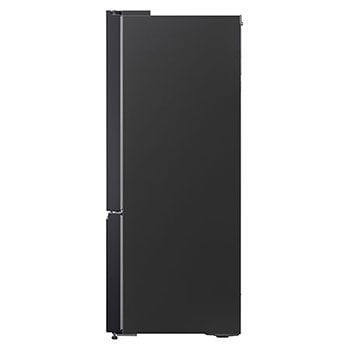 Góc nhìn nghiêng tủ lạnh ngăn đá dưới LG B33BG thể hiện toàn bộ chiều sâu tủ và cạnh viền mặt trước Black Glass.
