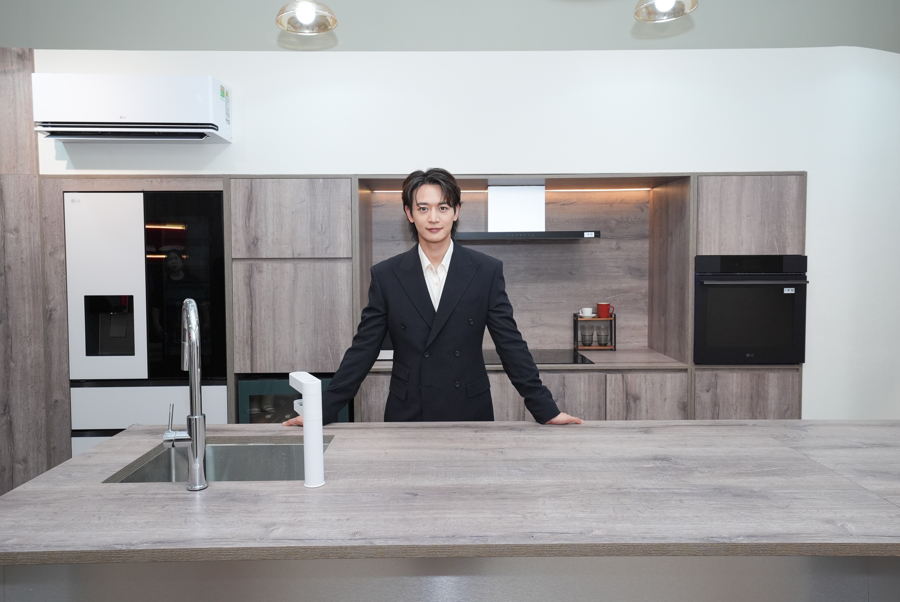 LG gram AI 2026 - Mỏng nhẹ tinh tế, bứt phá hiệu năng
