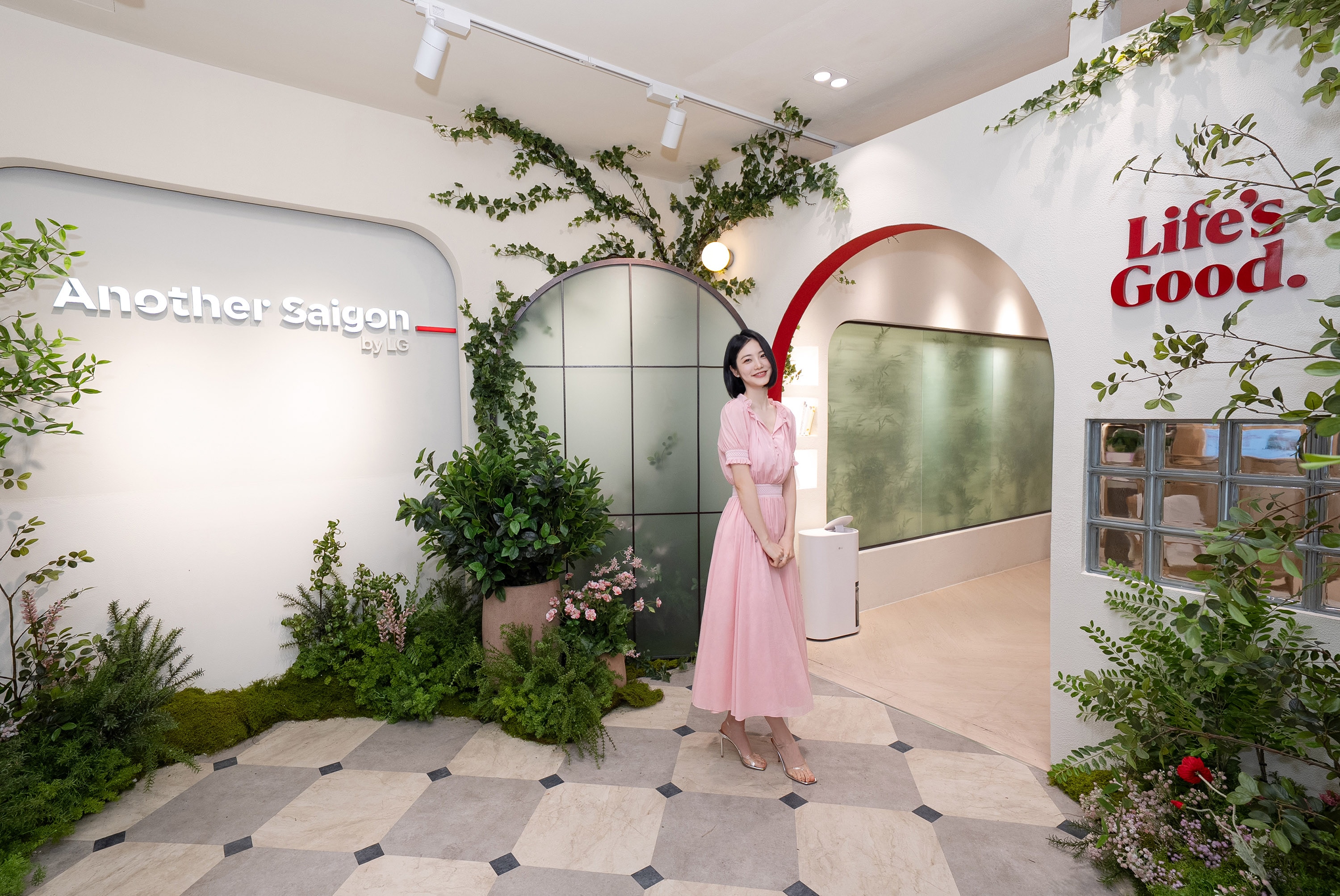 Diễn viên Shin Ye Eun rạng rỡ tại Another Saigon by LG, chính thức khởi động chiến dịch           “Chọn K-Tech, Sống Chuẩn Hàn” của LG Electronics tại Việt Nam