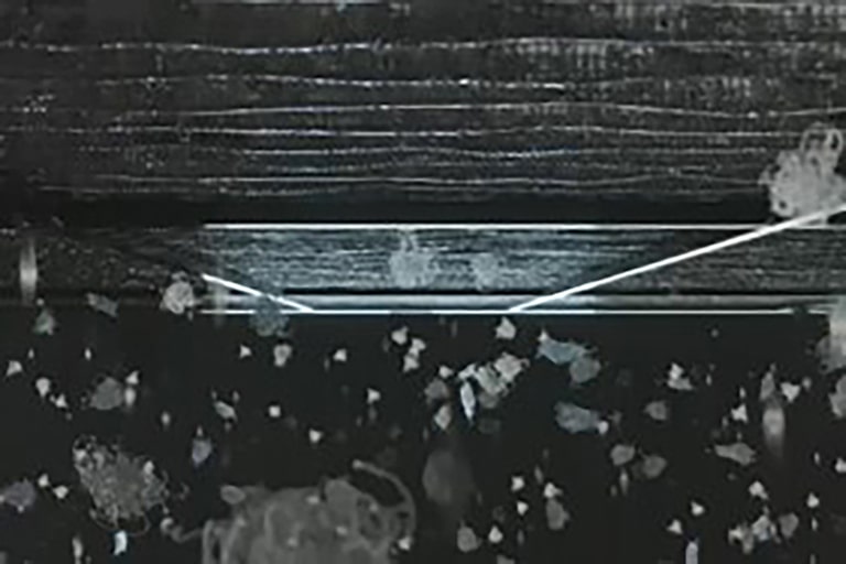 Bụi mịn không thể đi qua bộ lọc sơ cấp.