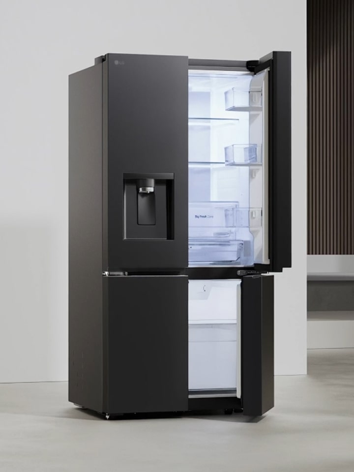 tủ lạnh lg nhiều cửa đặt trong gian bếp hiện đại.