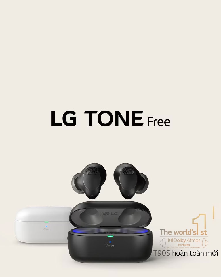 Mặt trước TONE Free T90S đen, hộp sạc mở. Tai nghe màu đen nhô ra theo mục đích thiết kế. Phía sau là TONE Free T90S màu trắng. Góc dưới cùng bên phải hiện logo Dolby Atmos đầu tiên trên thế giới.