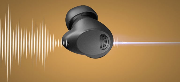 Từ trái sang phải: Người phụ nữ đang nghe điện thoại, bên ngoài đeo T90S, T90S lọc tiếng ồn trong nền, và người phụ nữ bên kia đầu dây chỉ nghe rõ giọng nói của cô ấy.