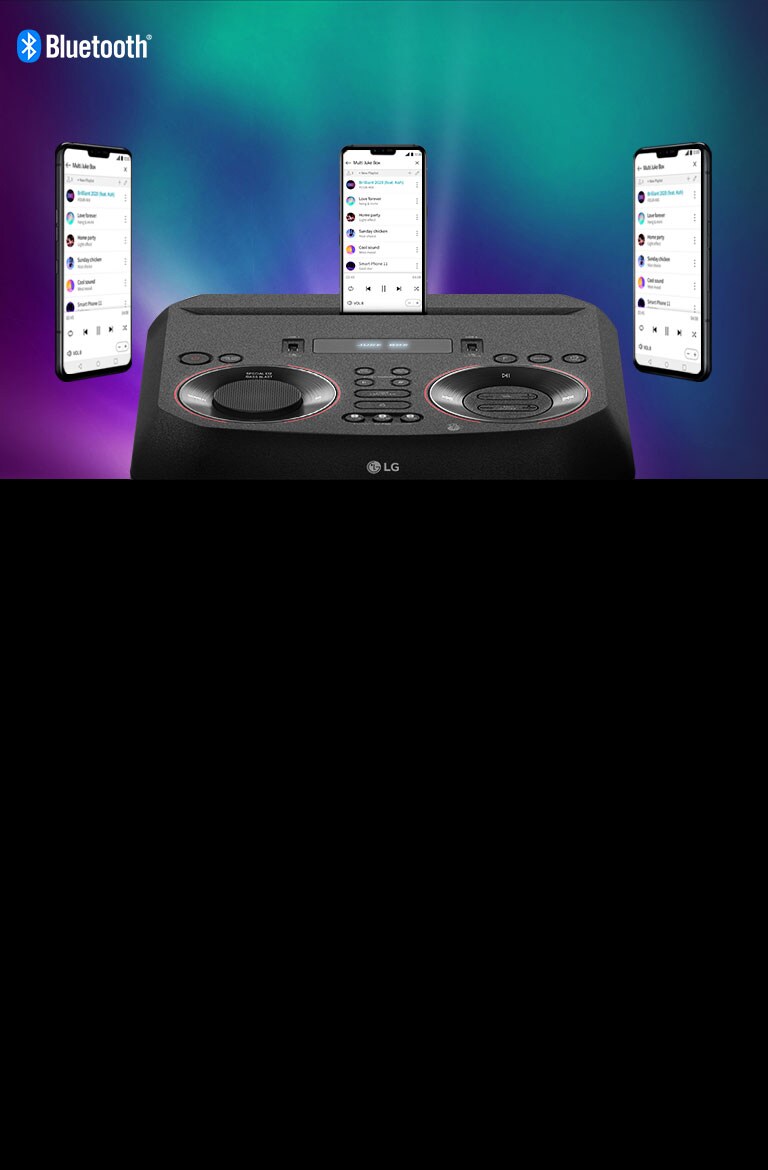 Một chiếc điện thoại thông minh được đặt trên loa LG XBOOM còn hai chiếc khác ở xung quanh. Logo Bluetooth được in ở góc trên bên trái.