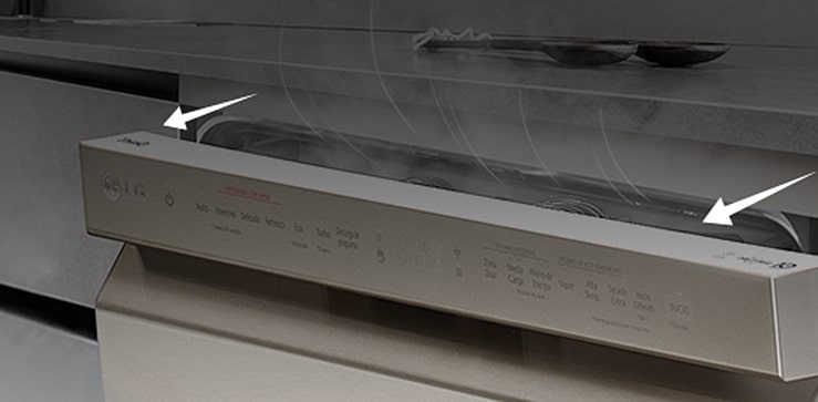 Cửa máy rửa bát tự động mở sau khi chu trình hoàn tất để hong khô bát đĩa theo cách tự nhiên. 