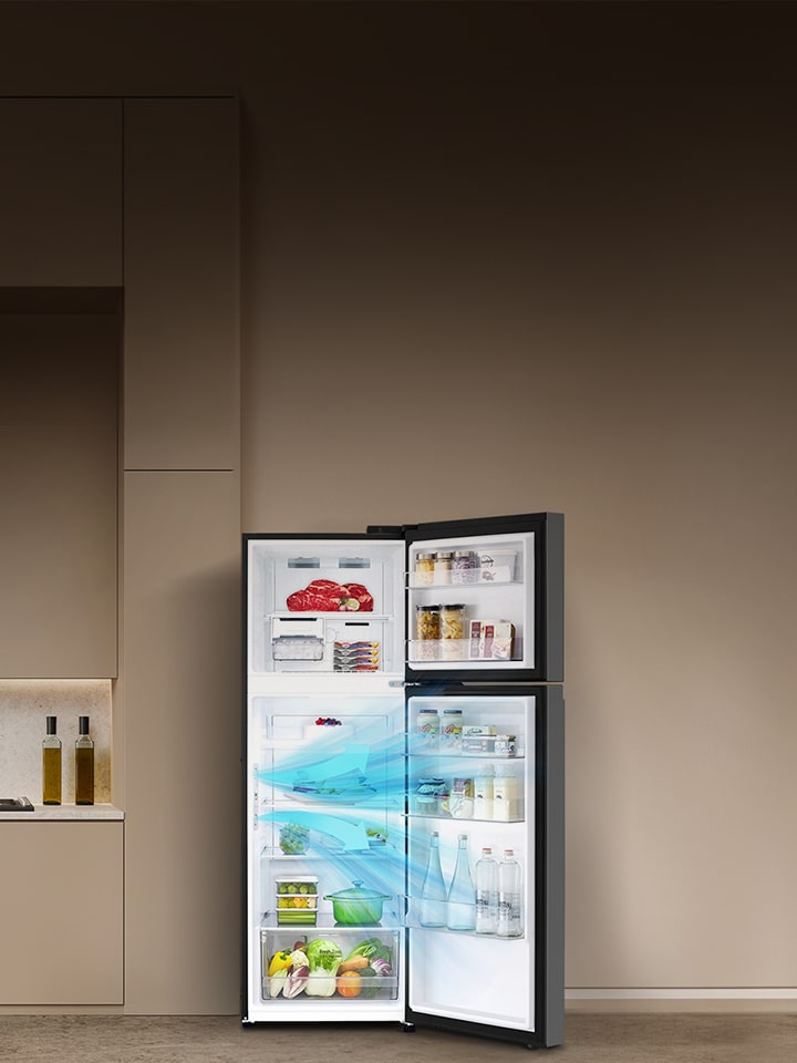 tủ lạnh ngăn đá trên LG đang mở chứa nhiều loại thực phẩm khác nhau, thể hiện cách hoạt động của tính năng Doorcooling.	