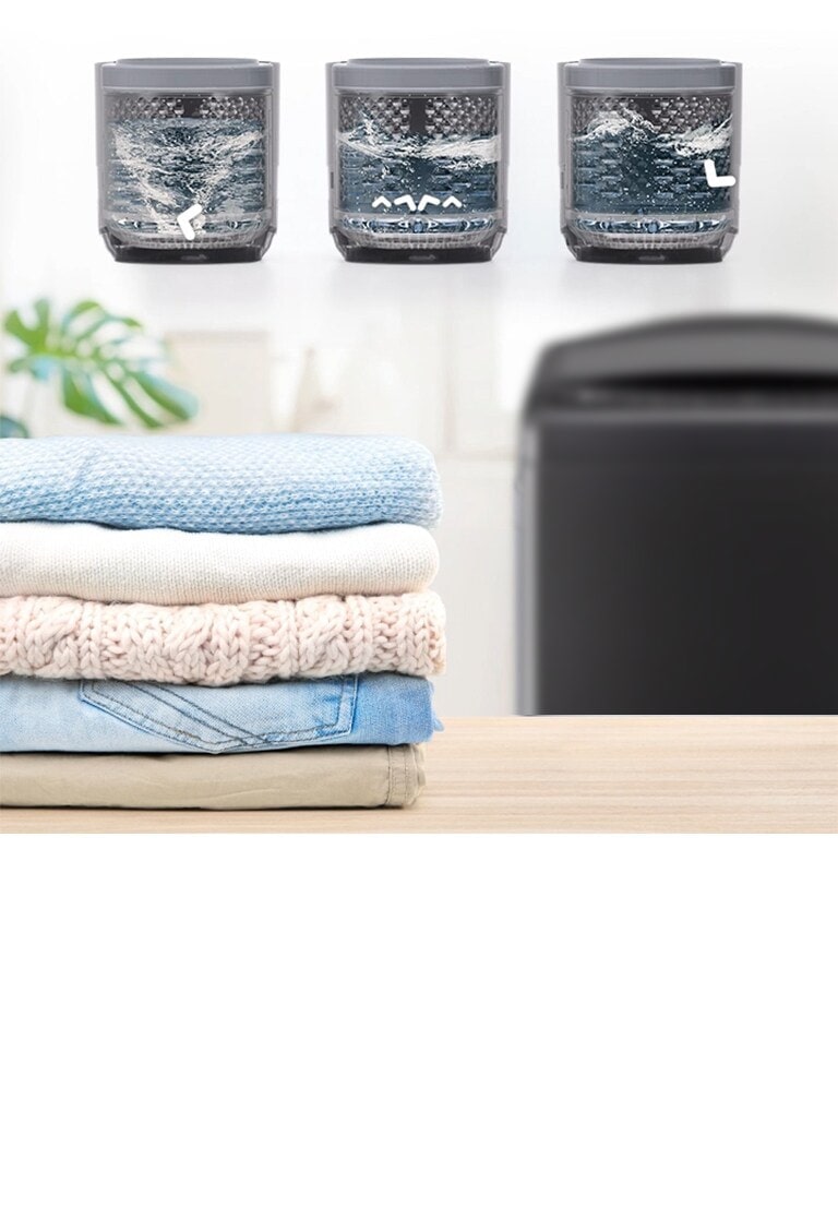 Máy giặt đặt phía sau và phía trước là chồng quần áo đã giặt sạch với biểu tượng chuyển động của máy giặt ở phía trên