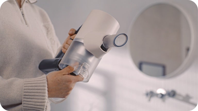 Dust bin, exhaust and micro filters can be easily removed and cleaned. Dust bin, exhaust and micro filters can be easily removed and cleaned.