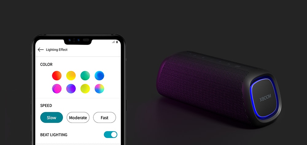 Phía bên trái hiển thị giao diện Phong cách của tôi. Phía bên phải, LG XBOOM Go XG5 với đèn màu xanh da trời đặt trên sàn nhà.