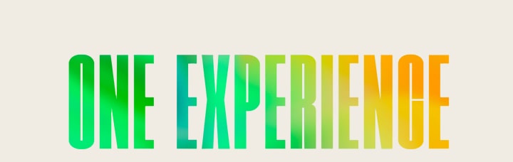 Dòng chữ 'ONE EXPERIENCE' có họa tiết chuyển màu xanh lá cây và vàng.