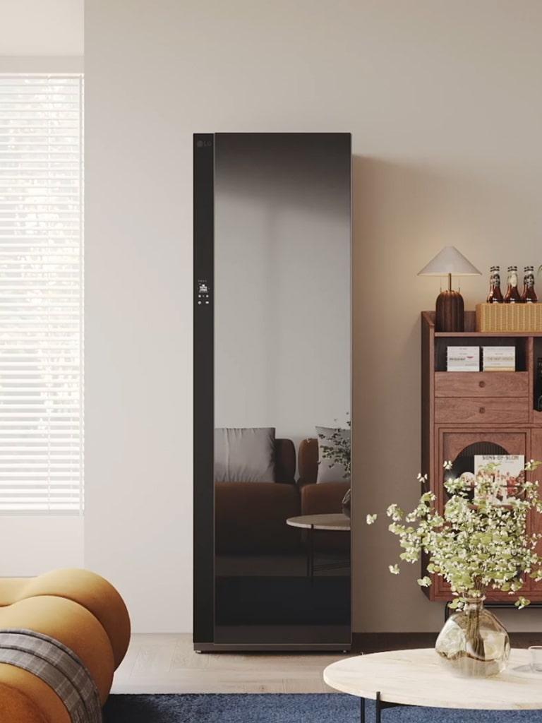 Video cho thấy Tủ chăm sóc quần áo LG phù hợp với nhiều không gian và hoàn cảnh khác nhau