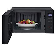 Lò Vi Sóng LG NeoChef™ 20l màu Đen MS2032GAS - cửa mở có thực phẩm