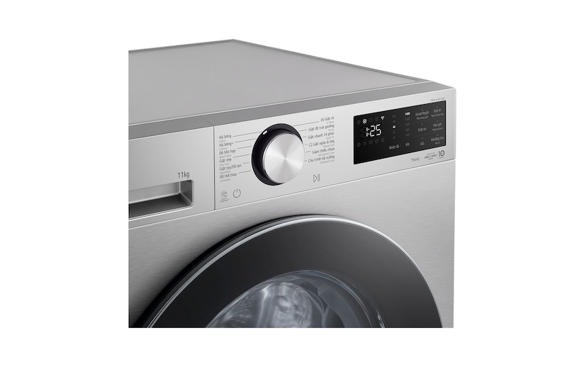 Hình ảnh phun nước lên áo với 4 tia phun