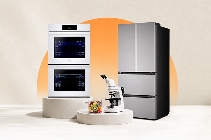 Khung hình minh họa câu chuyện LG Food Science Lab gồm tủ lạnh, lò nướng âm tủ, kính hiển vi và trái cây tươi.
