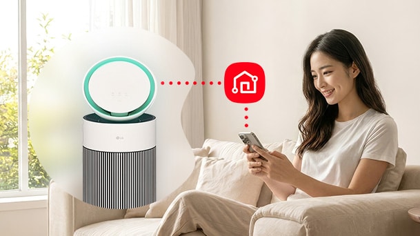 Người dùng theo dõi chất lượng không khí trong nhà qua ứng dụng LG ThinQ
