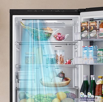 Đồ họa DoorCooling⁺™ thể hiện luồng khí lạnh chảy dọc phía trước các kệ tủ lạnh.