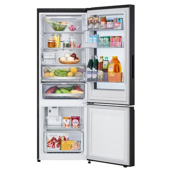 Tủ lạnh ngăn đá dưới LG mở cả hai cửa, các kệ và ngăn kéo chứa đầy thực phẩm và rau củ.