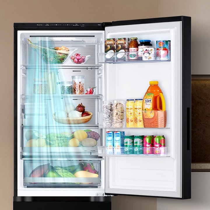 Luồng gió lạnh từ phía trên tủ lạnh có tác dụng như một tấm màn khí bảo vệ cửa tủ lạnh.