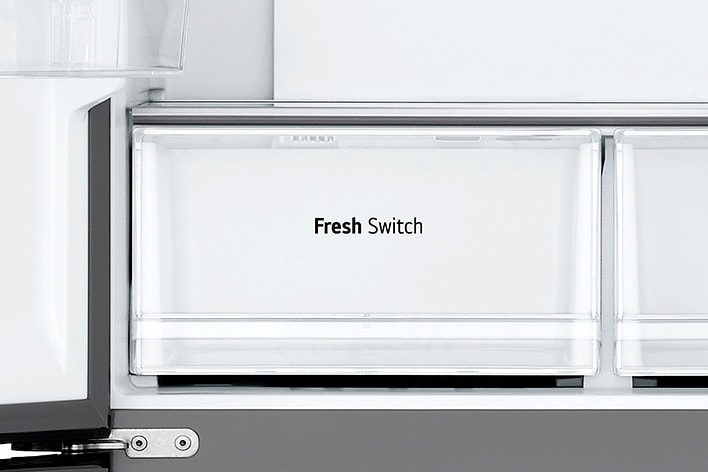 Hình ảnh cận cảnh tính năng Fresh Switch đặt trong tủ lạnh nhiều cửa LG.