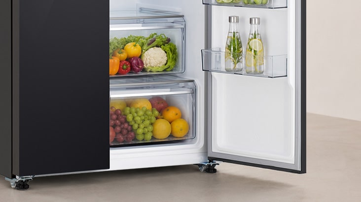 Tủ lạnh Side by Side LG GDFB607VGAH Kính Đen với ngăn Fresh Zone trong suốt, giúp sắp xếp rau củ gọn gàng.