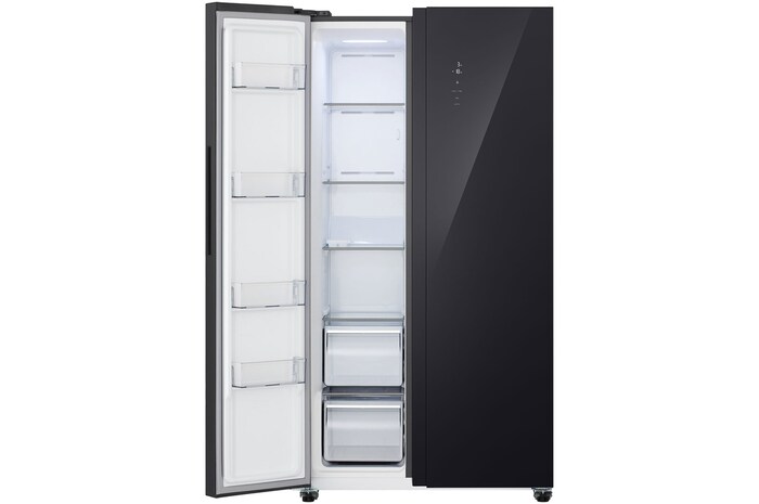 Tủ lạnh Side by Side LG GDFB607VGAH Kính Đen với ngăn đông mở, nhiều hộc chứa còn trống.
