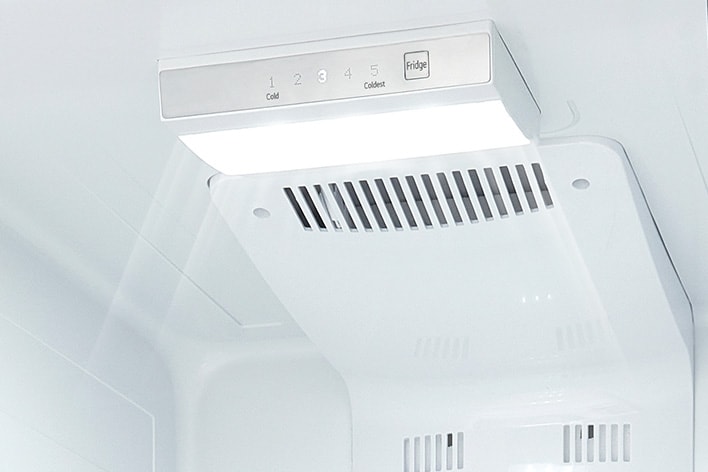 Hình ảnh cận cảnh đèn LED bên trong tủ lạnh nhiều cửa lg.