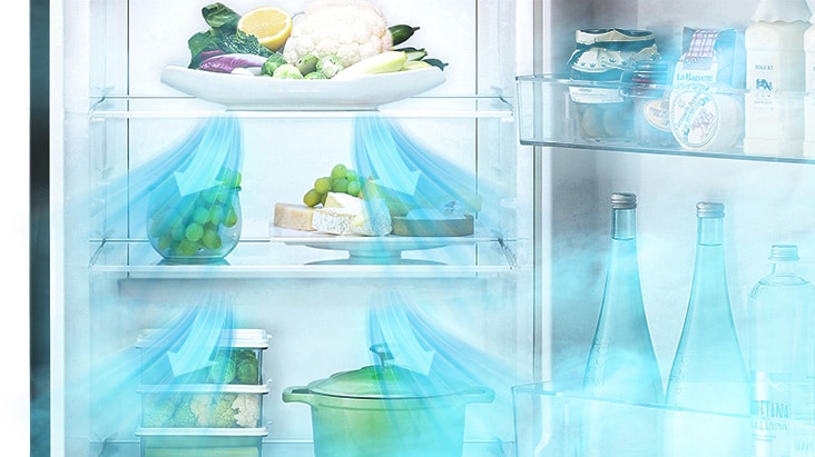 Tủ lạnh ngăn đá trên LG T39SV mở cửa với hình ảnh luồng khí màu xanh lưu thông xung quanh thực phẩm và đồ uống trên các kệ.