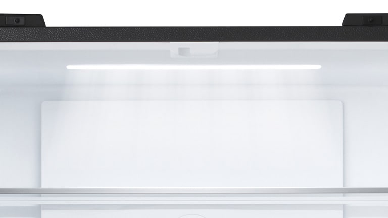 Hình ảnh cận cảnh đèn LED bên trong tủ lạnh nhiều cửa LG.