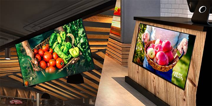 One UL3Q is installed on the store ceiling with a Face Down tilt, and the other is mounted below the counter with a Face Up tilt, both displaying content.