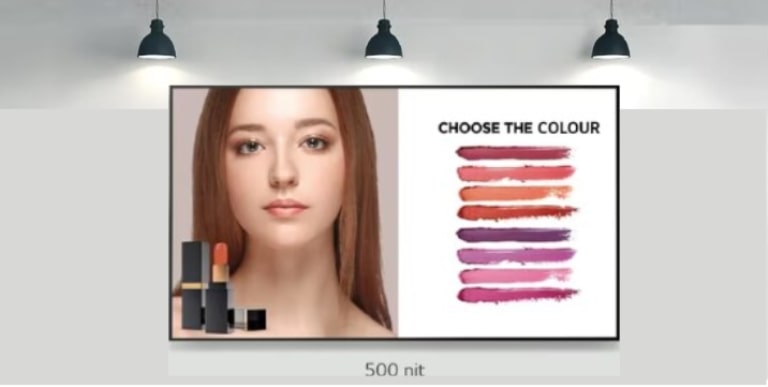 UM5K has a brightness of 500 nits, so it is clearly visible, even under strong light.