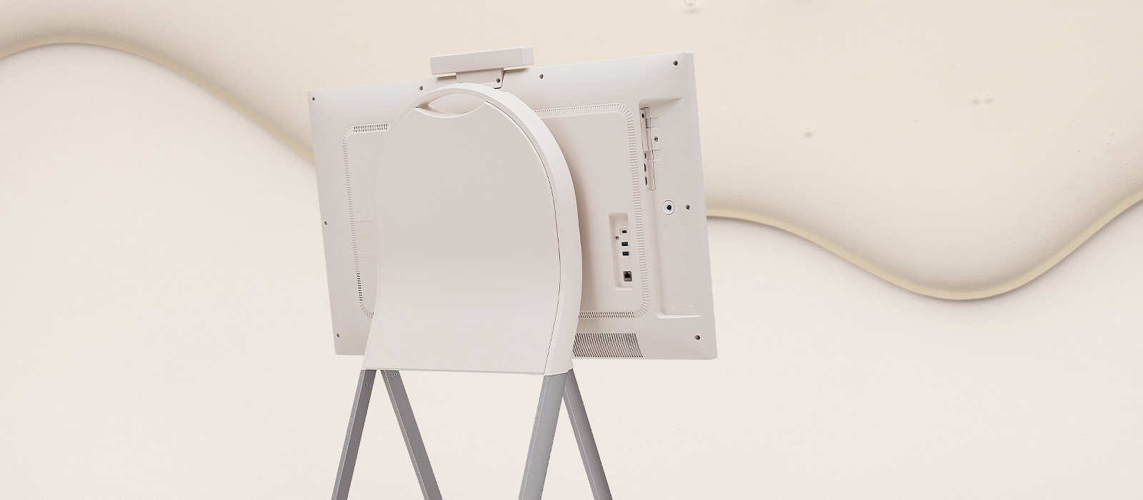 A Sleek Design that Blends<br>with the Space/au/images/business/digital-signage/md07541695/feature/D09-02_43HT3WJ-07-A-Sleek-Design-that-Blends-with-the-Space-Digital-Signage-ID-D-2.jpg