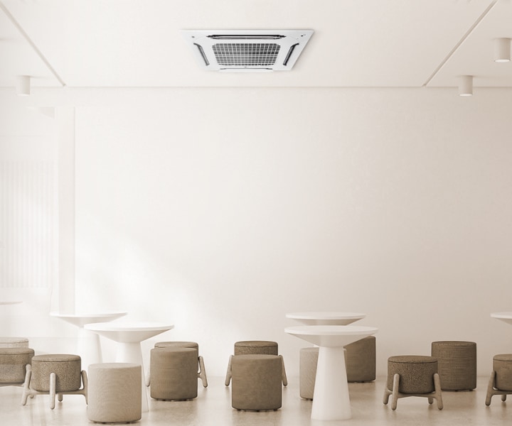 Um elegante salão de negócios com decoração branca minimalista e assentos sob a unidade interna da LG montada no teto, proporcionando um ambiente fresco e renovado.