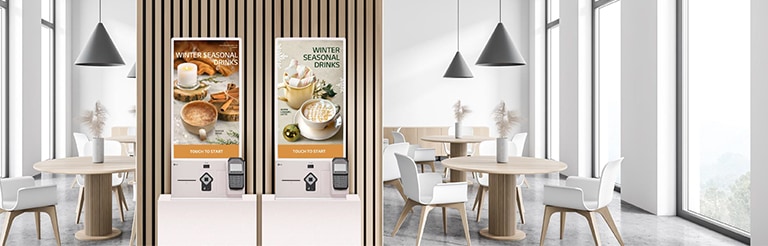 Dois quiosques de dois tons de bege foram instalados lado a lado em harmonia com ambiente interna da loja.