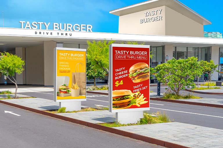 Há dois 75XF3Ps instalados na área do drive-thru da lanchonete, e eles exibem com nitidez o cardápio de hambúrgueres e os anúncios mesmo sob luz solar intensa.
