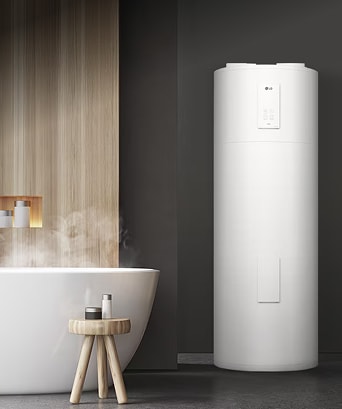 Un baño moderno con una bañera independiente, una toalla y un taburete, que destaca el calentador de agua de LG.